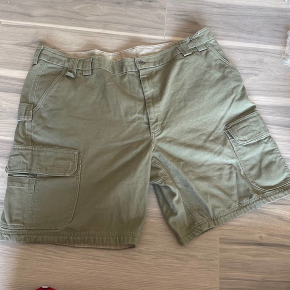 Duluth Trading Co Cargo Shorts Size 48‎